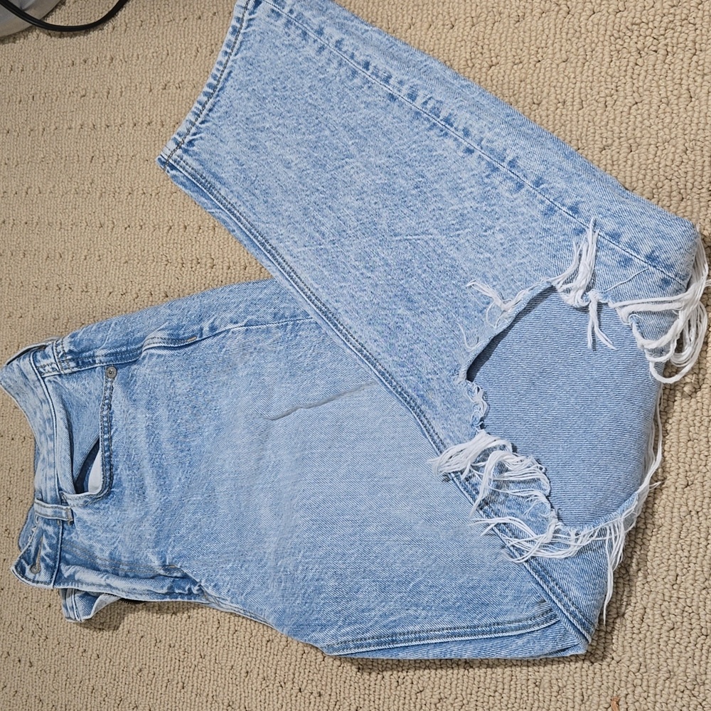 Baggy ripped mom jeans